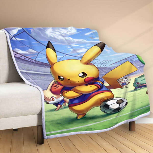 Plaid Pikachu joue au football So Cool 2 Couverture Polaire Plaid Canapé – Image 2