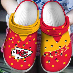 Sabots Kansas City Logo Pattern Crocs Classic Clogs Shoes In Red & Yellow –  Clog
