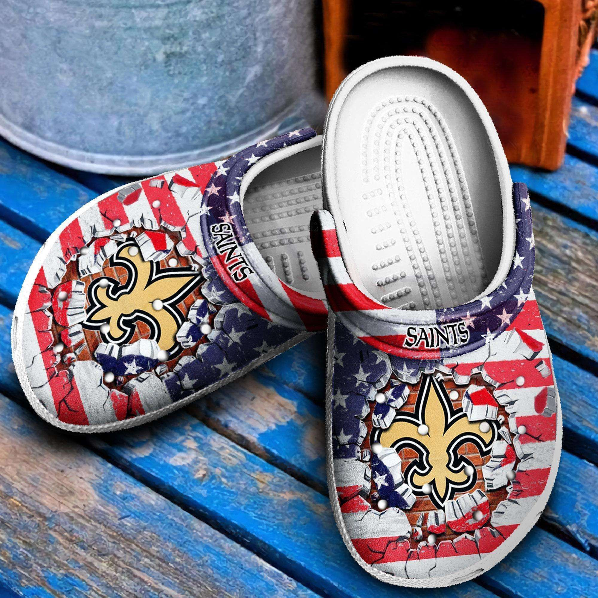 Sabots Saints American Flag Pattern Crocs Classic Clogs Shoes In Dark Blue & Red - Clog
