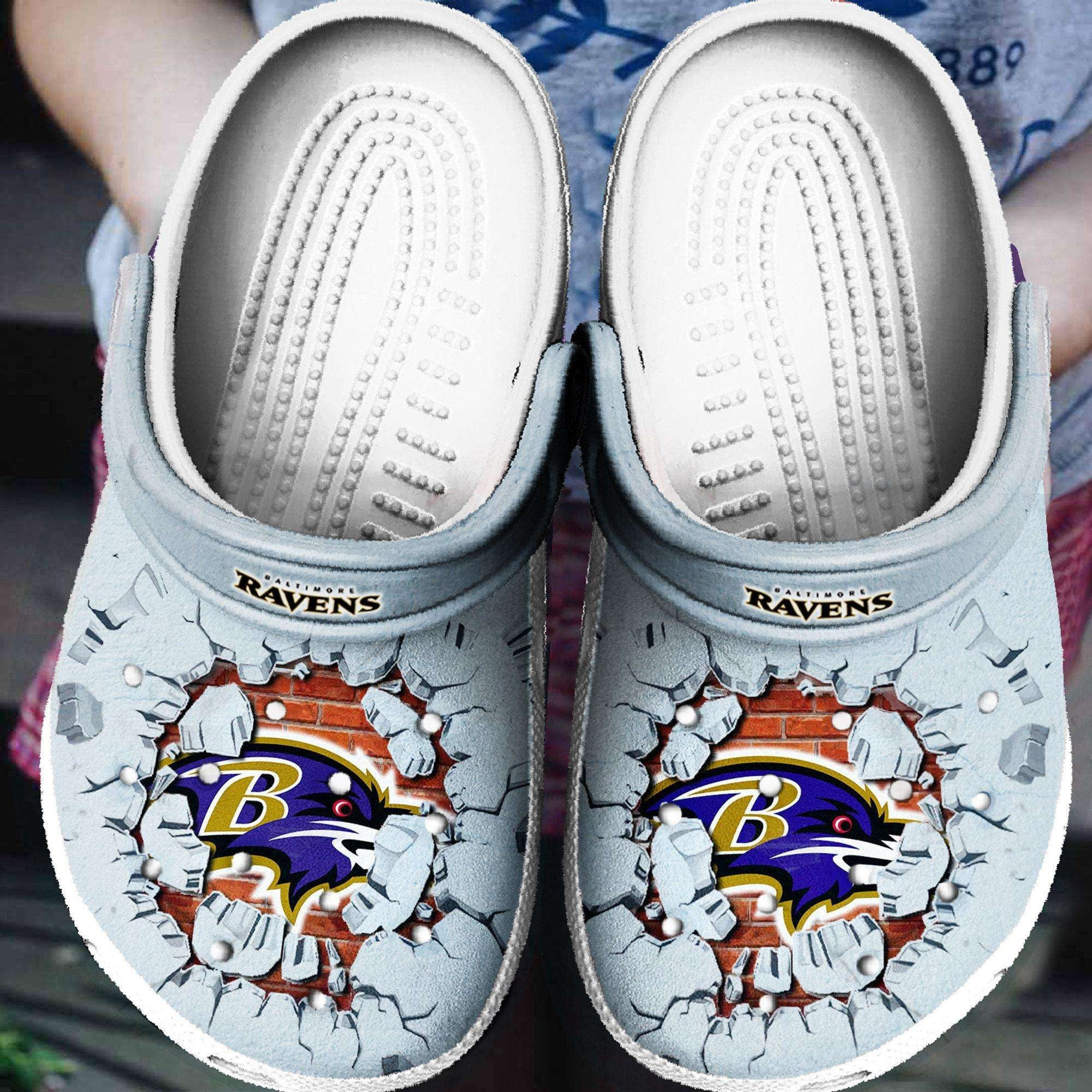 Sabots Baltimore Ravens Tide Breaking Wall Pattern Crocs Classic Clogs Shoes - Clog