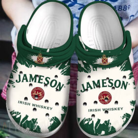 Sabots Jameson Whiskey Logo Pattern Crocs Classic Clogs Shoes In Green & White –  Clog