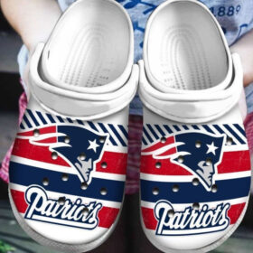 Sabots New England Patriots Logo Pattern Crocs Classic Clogs Shoes In Blue & White –  Clog