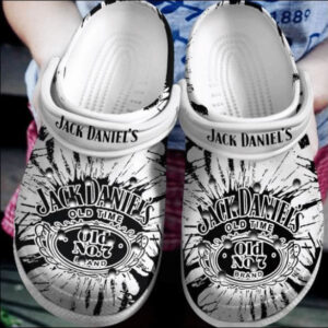 Sabots Jack Daniel’s Logo Pattern Crocs Classic Clogs Shoes In Black & White -  Clog