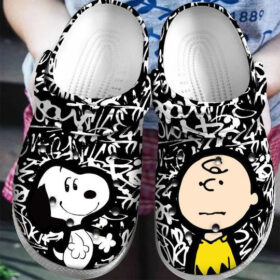 Sabots Snoopy Disney Character Pattern Crocs Classic Clogs Shoes In Black & White –  Clog
