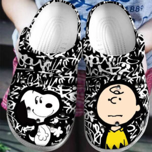 Sabots Snoopy Disney Character Pattern Crocs Classic Clogs Shoes In Black & White -  Clog
