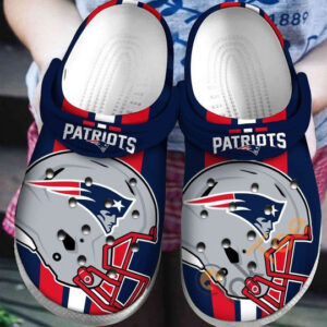Sabots New England Patriots Helmet Logo Crocs Classic Clogs Shoes In Blue -  Clog
