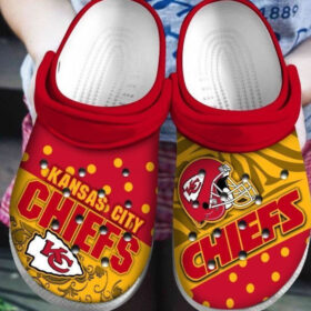 Sabots Kansas City Chiefs Teams Crocs Crocband Clog Comfortable Water Shoes In Red And Yellow –  Clog