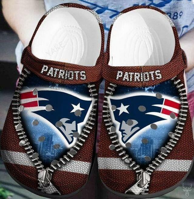 Sabots New England Patriots Zipper Design Crocs Crocband Clog Comfortable Water Shoes - Clog