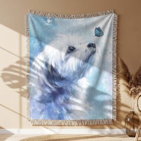 Couverture tissée Bichon Maltais blanc regardant un papillon